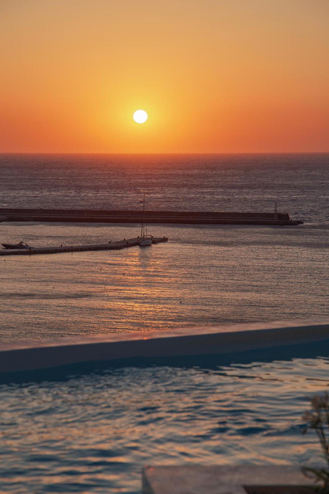 Golden Vista, Beachfront Suites By Explore Andros Exterior photo